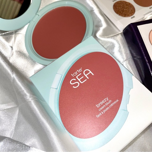 ‼️SOLD‼️ 3 Tarte Cosmetics makeup products - Blush, Eyeshadow, and Moisturizer - Picture 3 of 4